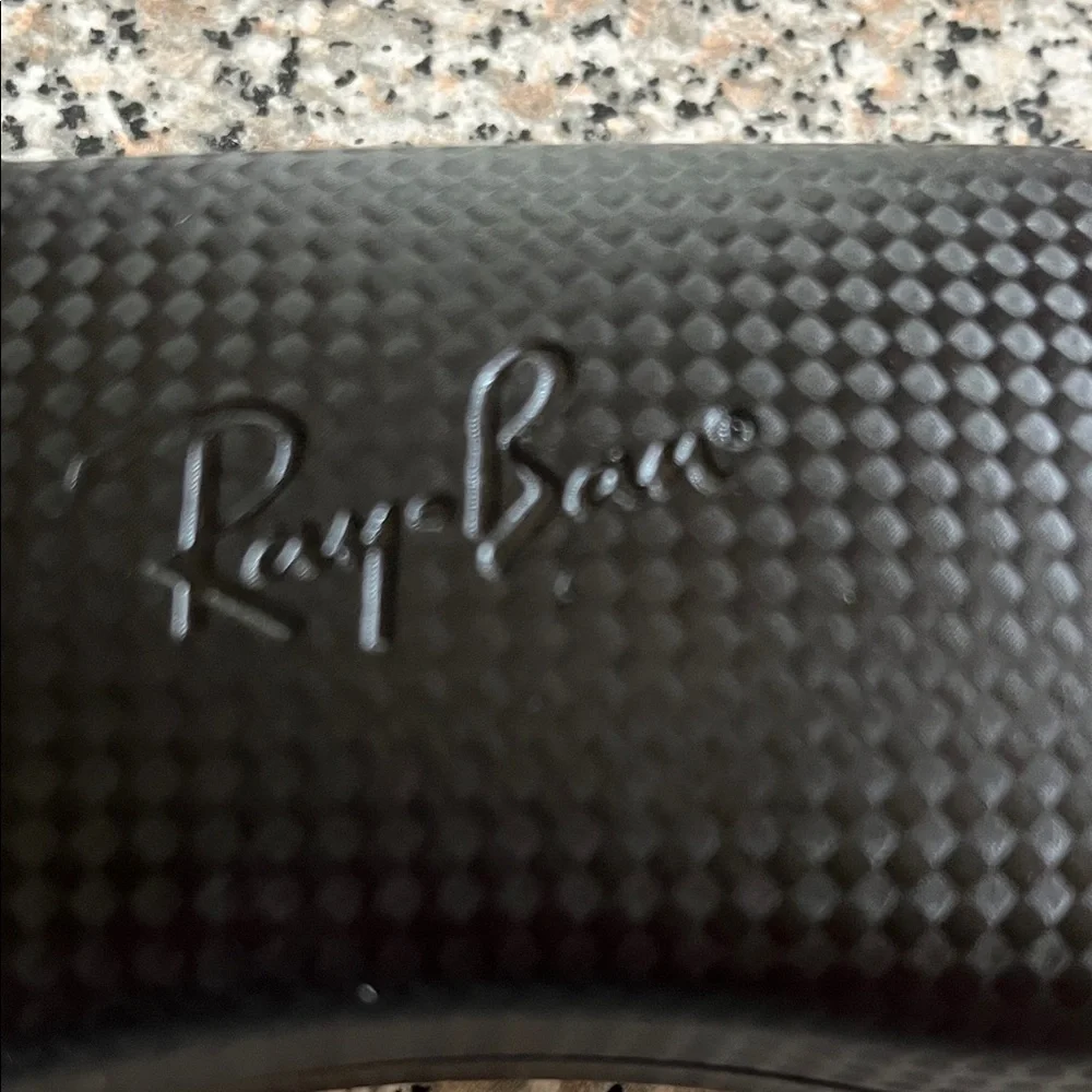 Ray-Ban Textured Black Glass Case